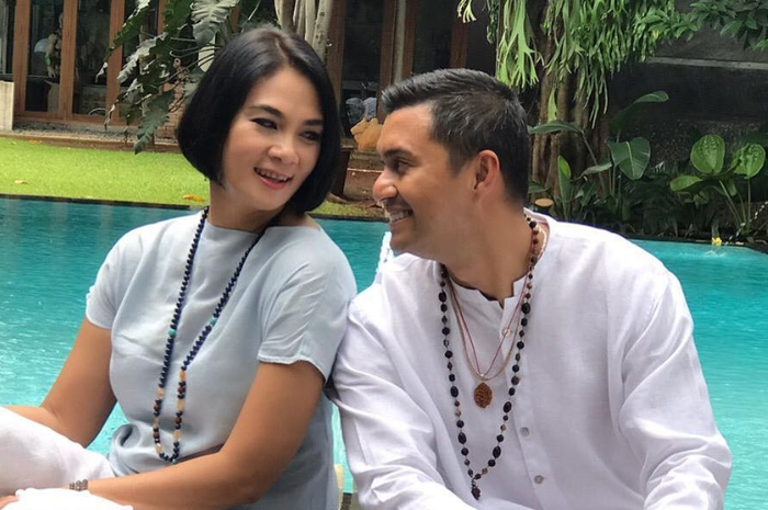 Kenang 20 Tahun Pernikahannya, Dian Nitami Unggah Foto Jadul yang Jadi Saksi Bisu Kisah Cintanya dengan Anjasmara: Throwback Cikal Bakal Kita Bersama