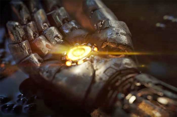 Tangan Iron Man dari cuplikan game The Avengers Project