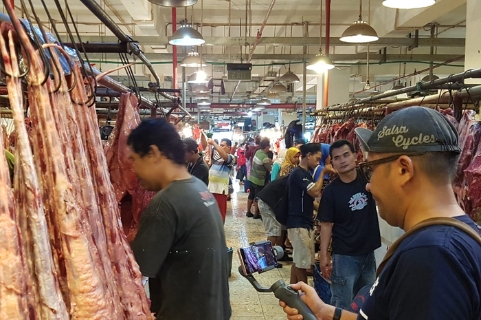 Membuat cerita jurnalistik dengan smartphone atau teknik mobile videography amatlah mudah. Pasar tradisional bisa jadi tempat berlatih yang baik. 