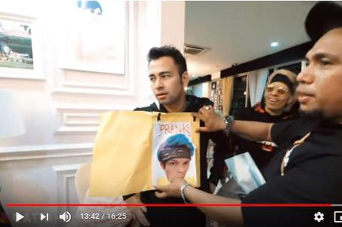 Tangkap layar: Atta Halilintar Prank Raffi Ahmad Ditangkap Polisi, Begini Reaksi Nagita Slavina