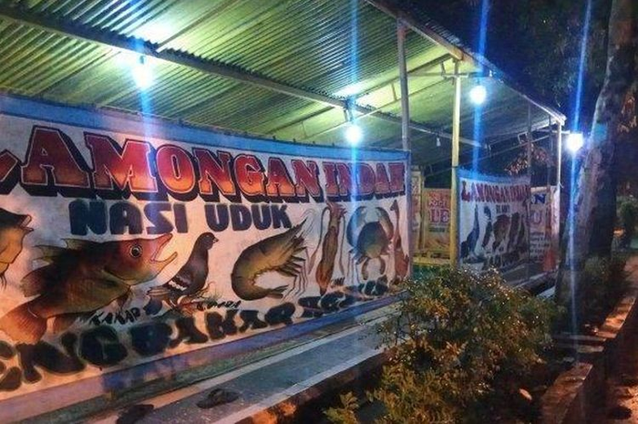 Warung lesehan Lamongan Bu Anny di Jalan Hos Cokroaminoto, Kecamatan Slawi, Kabupaten Tegal  