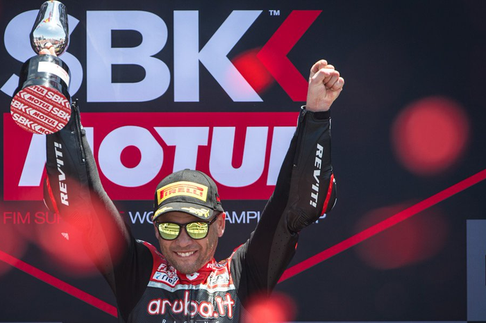 Alvaro Bautista menang race 1 WSBK Spanyol