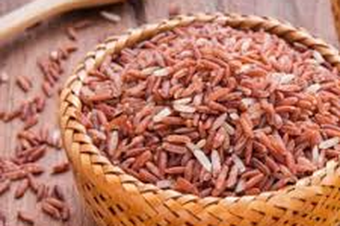 Begini rupanya memasak nasi merah yang bisa pulen banget seperti di rumah makan, cuma pakai 1 bahan rahasia ini saat masak di rice cooker.