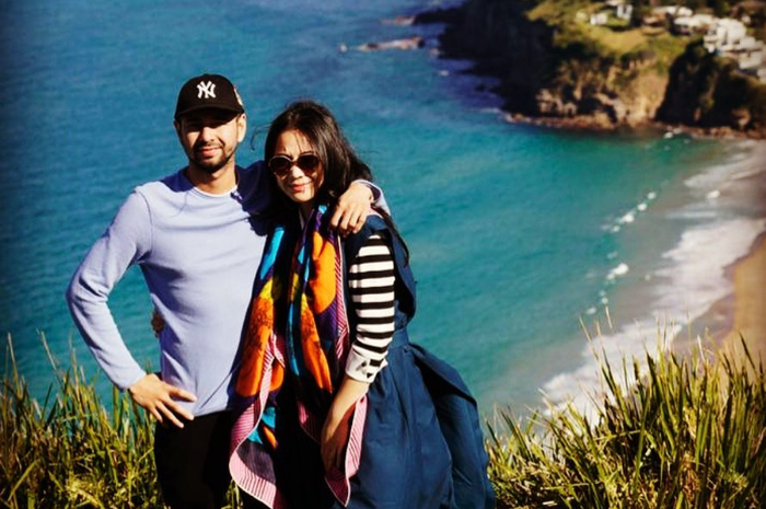 Raffi Ahmad dan Nagita Slavina kompak menuliskan 'enggak pernah' cemburu ketika ditanya oleh musisi Anang Hermansyah.