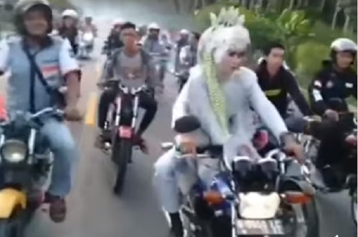 Konvoi pengantin naik Yamaha RX-King