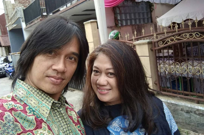Agung Hercules semasa sehat bersama istri tercinta, Mira Rahayu.