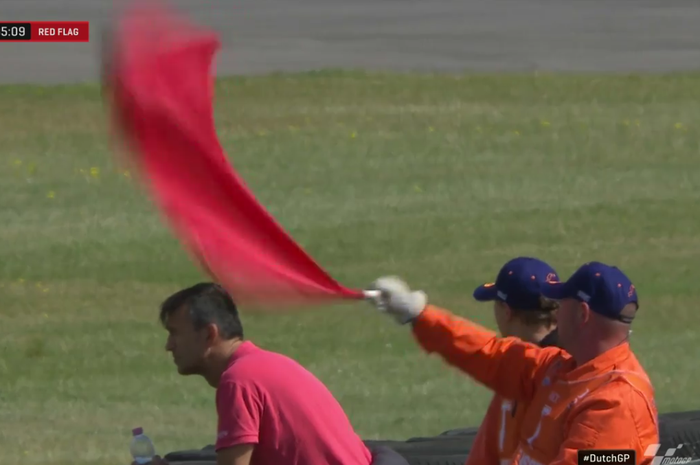 Ilustrasi. Kibadan bendera merah (red flag) di sesi latihan resmi pertama (FP1) Moto2 Assen 2019