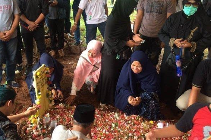 Saphira Indah dimakamkam