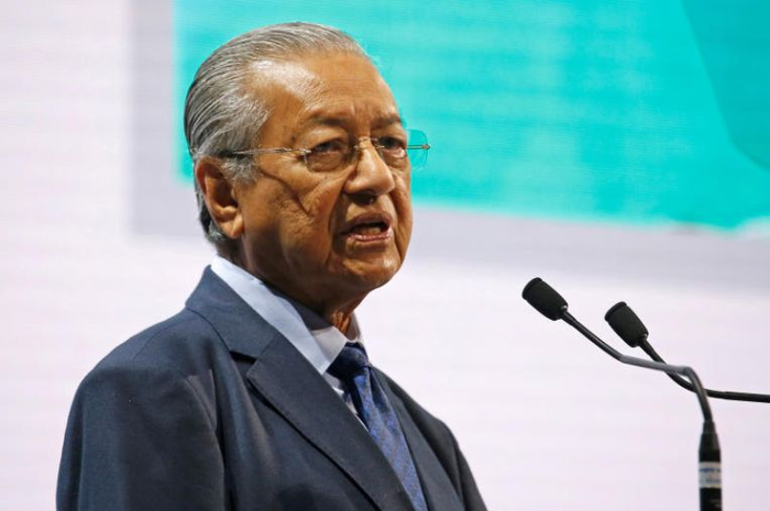PM Malaysia Mahathir Mohamad memerintahkan penyitaan dana perusahaan China senilai 240 juta dolar.