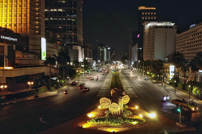 Getah-getih bersanding dengan kemolekan Jakarta. Foto oleh Instagram @bono.46