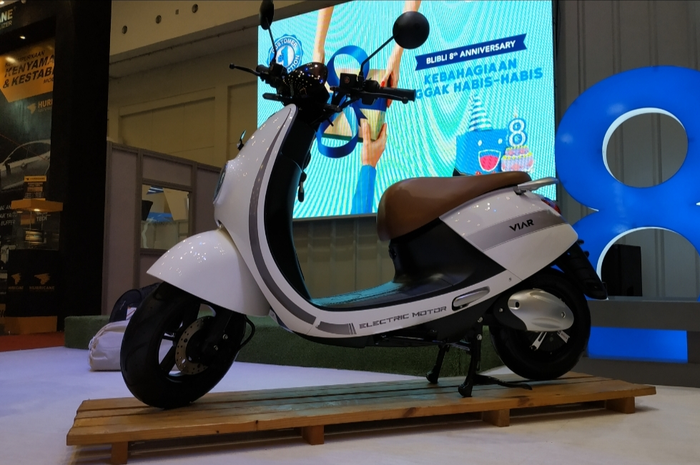 Tampak samping New Viar Q1 yang diluncurkan di GIIAS 2019.