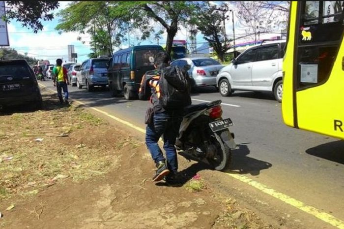 Ilustrasi motor matic mogok.