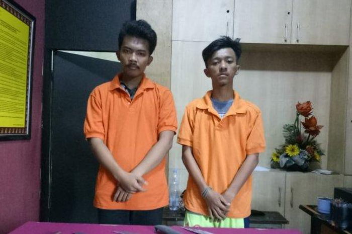 Anggota geng motor bernam Popo dan Bapet diamankan polisi setelah mengeroyok pakai senjata tajam  