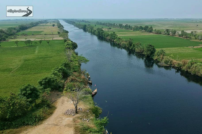 Sungai Ciujung Serang Banten Menghitam