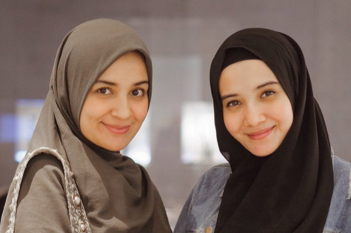 Sering Bertukar Barang untuk OOTD, Shireen dan Zaskia Sungkar Selalu Rebutan Siapa Posting Duluan.