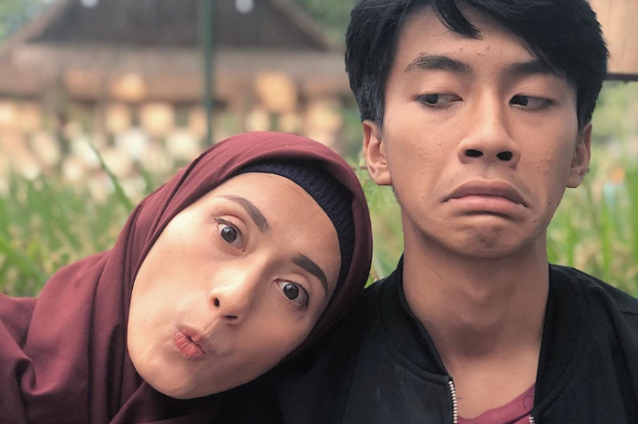 Kepoin kedekatan anak Enno Lerian dan Ibu sambungnya, yuk!