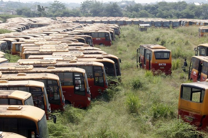 Ratusan bus Transjakarta mangkrak di Dramaga, Bogor, Jawa Barat bakal dilelang
