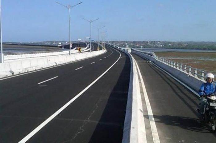 Jalur khusus motor di tol Bali-Mandara 