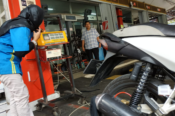 Uji emisi motor Honda Blade keluaran tahun 2009