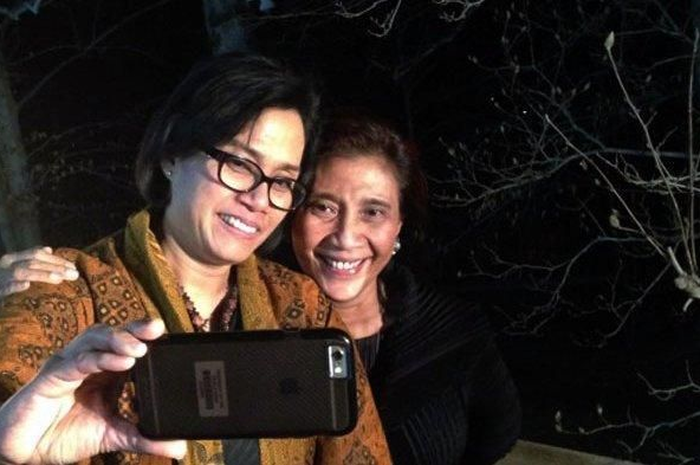 Sri Mulyani dan Susi Pudjiastuti terlihat kompak