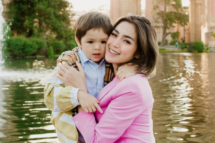 Jessica Iskandar dan putranya, El Barack Alexander