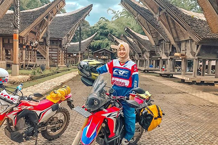 Cindy saat adventure ke Toraja