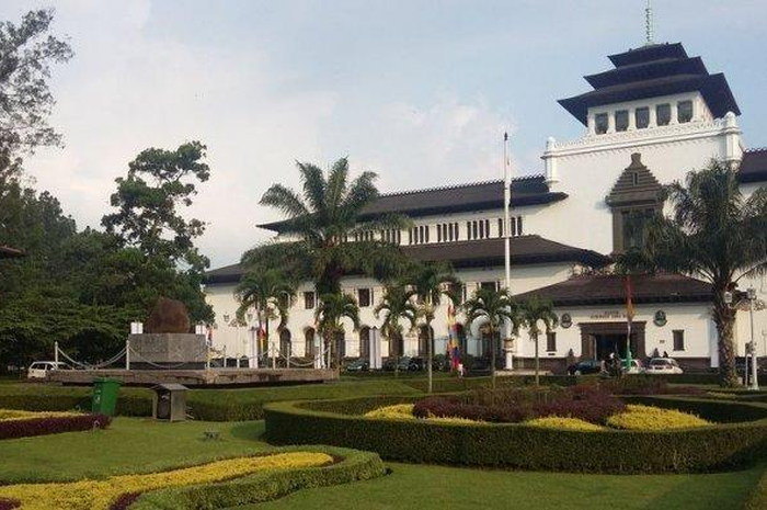 Gedung Sate kantor Gubernur Jawa Barat. 