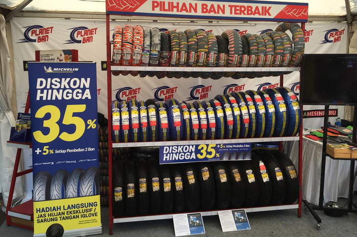 Diskon ban di Planet Ban saat gelaran Otobursa Tumplek Blek 2019