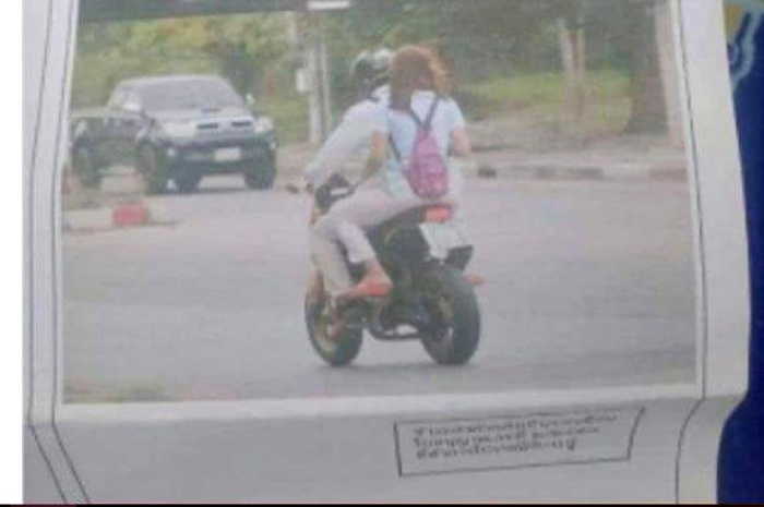 Seorang pemotor ketahuan selingkuh dari surat tilang