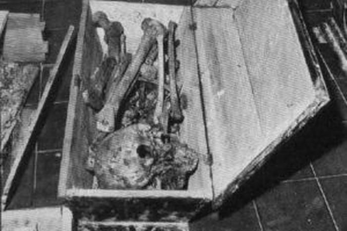 Ini adalah sisa-sisa tulang yang ditemukan konon adalah korban keganasan rumah prostitusi tersebut.