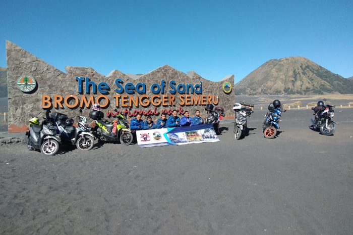 Ilustrasi bikers touring ke Gunung Bromo