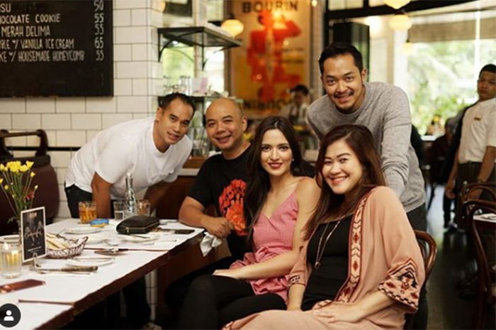 Sosok kakak Nia Ramadhani