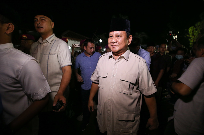 Prabowo Subianto melayat almarhum Presiden ke-3 Republik Indonesia, Bacharudin Jusuf Habibie di rumah duka di Patra Kuningan, Jakarta, Kamis (11/9/2019).  BJ Habibie meninggal akibat penyakit yang dideritanya.