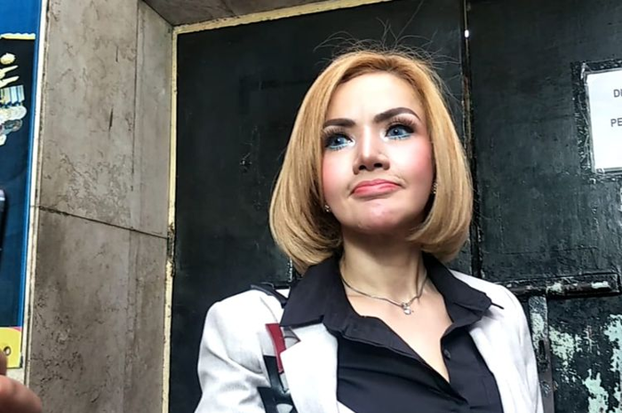 Nekat lakukan sulam lesung pipi, Tompi beberkan risiko mengerikan dari lesung pipi buatan yang dijalani Barbie Kumalasari.