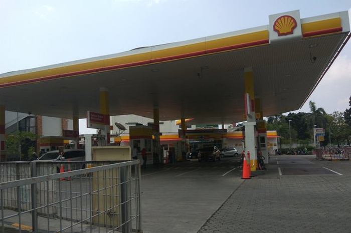 Ilustrasi SPBU Shell. Harga bensin Shell turun segini, simak harga BBM terbarunya.