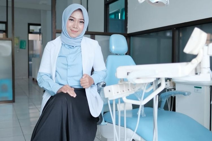 Mimpi Tati Sri Rahmawati, gadis kelahiran Ciamis, Jawa Barat, 7 Maret 1993, menjadi dokter gigi akhirnya terwujud.