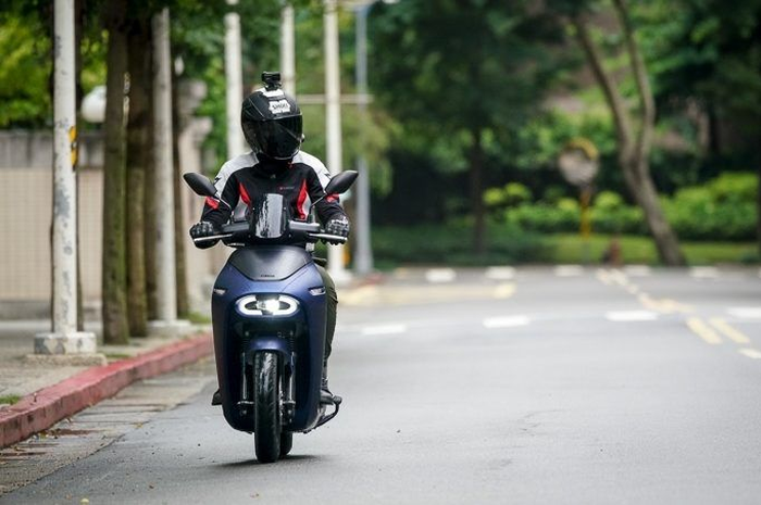 Baterai motor listrik Yamaha EC-05 bisa dipakai ratusan kilometer sekali charge