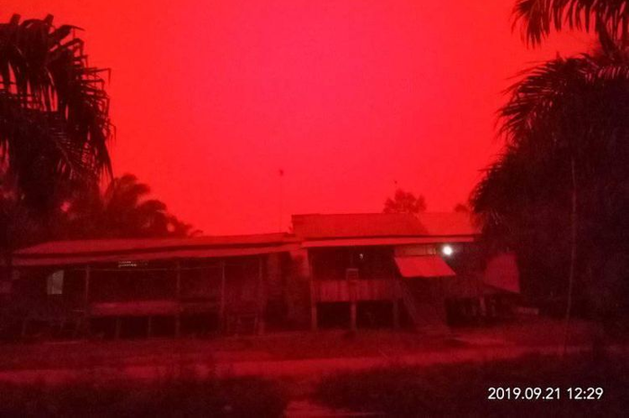 Fenomena langit merah Muaro Jambi