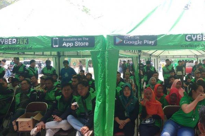 Cyberjek membuka pendaftaran sebagai driver ojek online (ojol), meskipun masih menjadi driver perusahaan ojol lain.