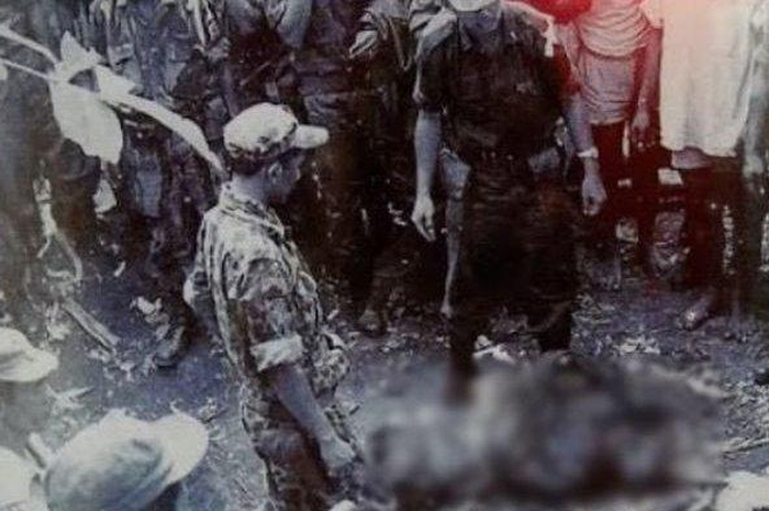 Tapi sejak 2004 atau 6 tahun setelah Orde Baru tumbang, kurikulum pendidikan tak lagi mencantumkan /PKI di belakang G30S.