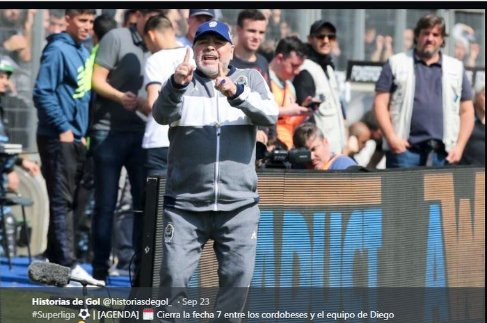 Diego Maradona saat membesut Gimnasia y Esgrima La Plata.