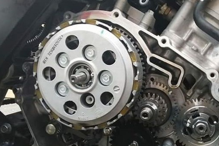 Ilustrasi Hub kopling Suzuki GSX-R150 bisa bikin Suzuki Satria F-150 enteng oper gigi