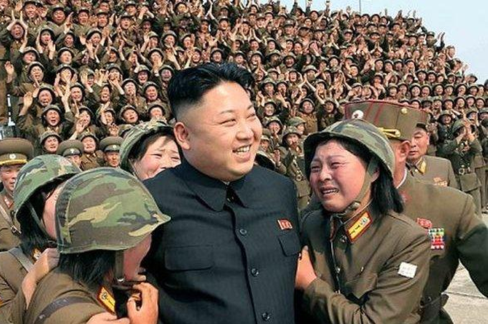 Siapa sangka, ternyata Kim Jong Un sempat menjalin kasih dengan seorang musisi dan penari asal Korea Utara.