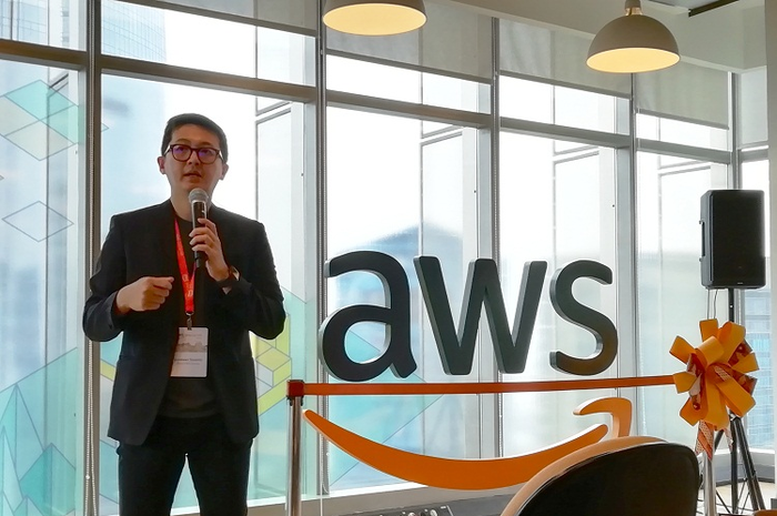 Gunawan Susanto (Country Leader, AWS Indonesia) saat menjelaskan hal terkait event AWS Pop-up Loft Jakarta.