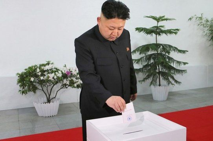 Warga Korut bisa saja mencoret nama Kim Jong-un dari surat suara sebelum memasukkannya ke kotak suara sebagai bentuk mereka tak memilih Kim.