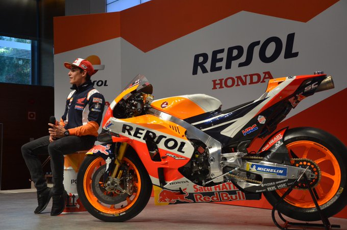 Marc Marquez langsung pulang ke Spanyol setelah jadi juara dunia di MotoGP Thailand 2019, Marc Marquez melakukan presentasi di kampus Repsol di Madrid, Spanyol (8/10/2019)