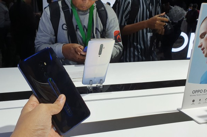 Tampilan kedua warna Oppo Reno2.