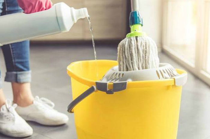 Trik Mengepel di Tengah Pandemi Covid-19, Bisa Tambahkan Cuka hingga Baking Soda!