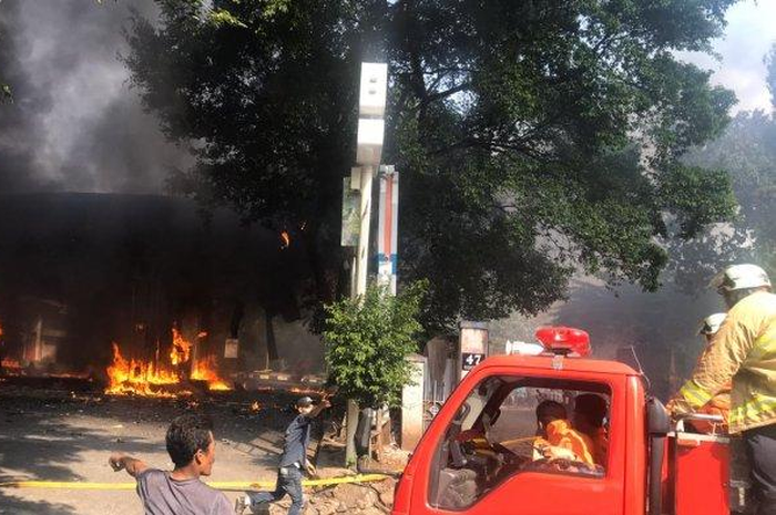 SPBU Cipayung kebakaran hebat diduga gara-gara radiasi ponsel