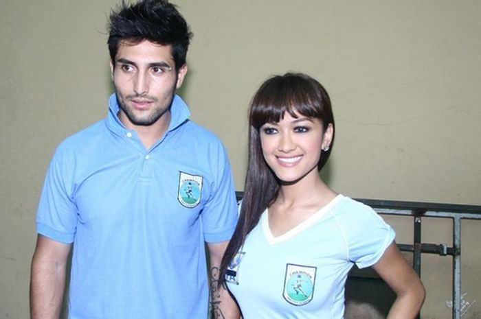 Gaston Castano - Julia Perez